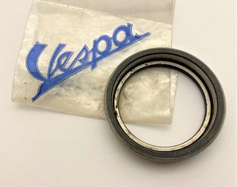 Vespa drive shaft bearing case 47160 image #1