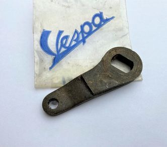 Vespa rear brake operating lever 7884 image #1