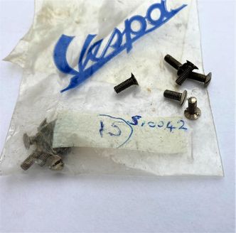 Vespa switch cover screw S.10042 image #1